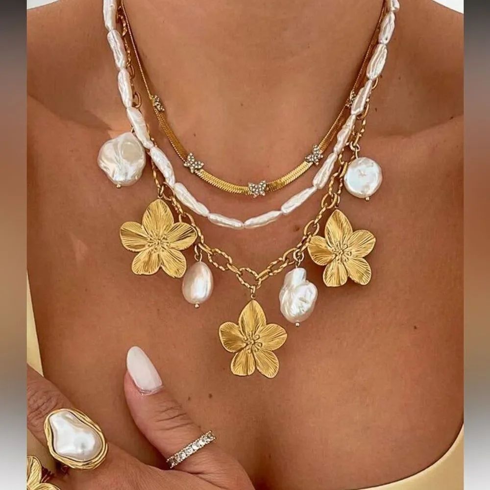 Gold Floral Charm Necklace A1456